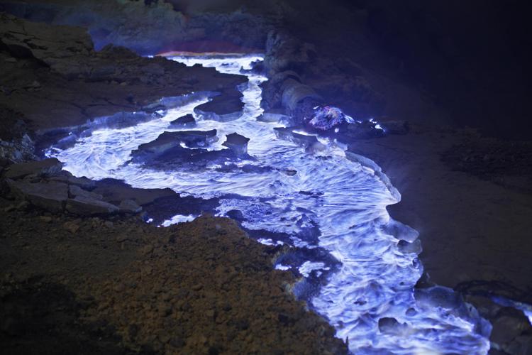 La lava blu del vulcano Kawah Ijen - (Fotogramma)